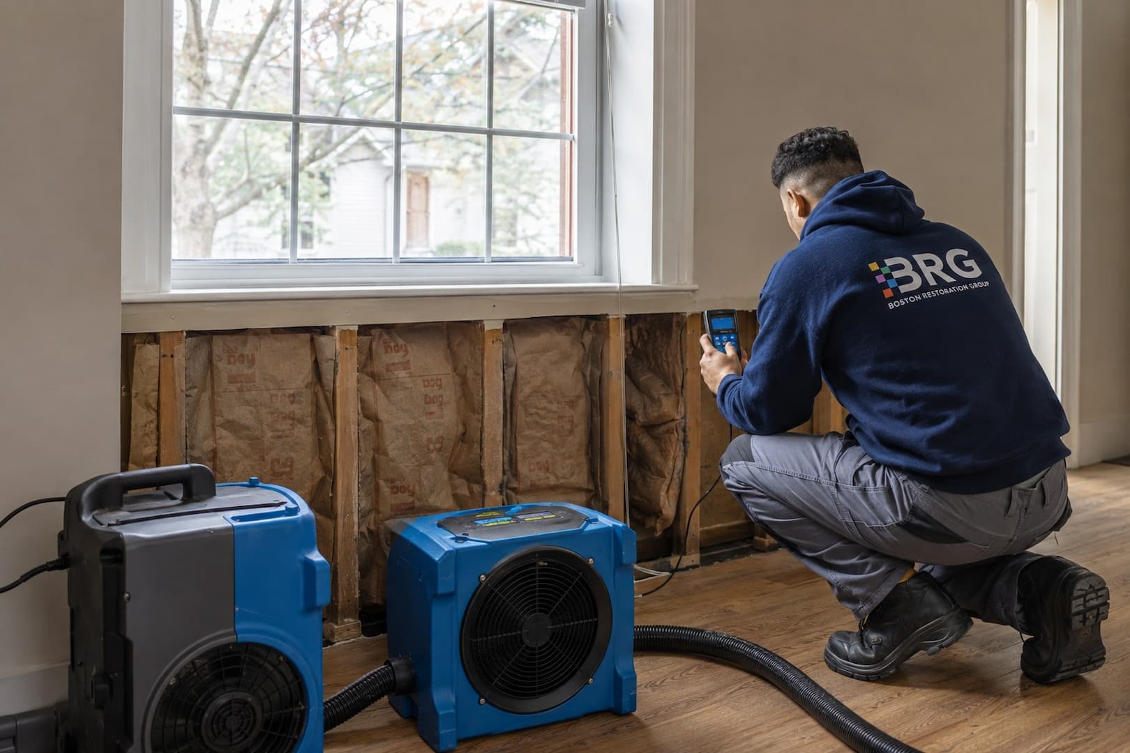 Controlled drying of wall and floor materials after a window leak